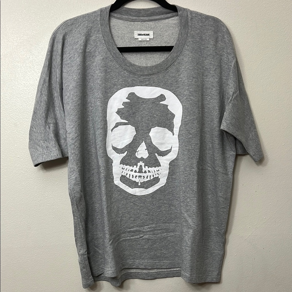 Gray Skull Graphic T-Shirt
